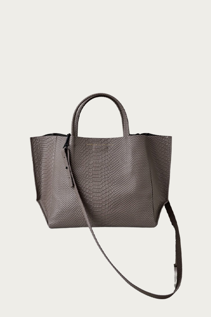 Ampersand as apostrophe leather half tote deals